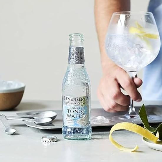 Fever Tree Light Indian Tonic Wasser - Premium Quality Mixer and Soda - Refreshing Beverage for Cocktails & Mocktails 500ml Bottle - Pack of 15 441803388